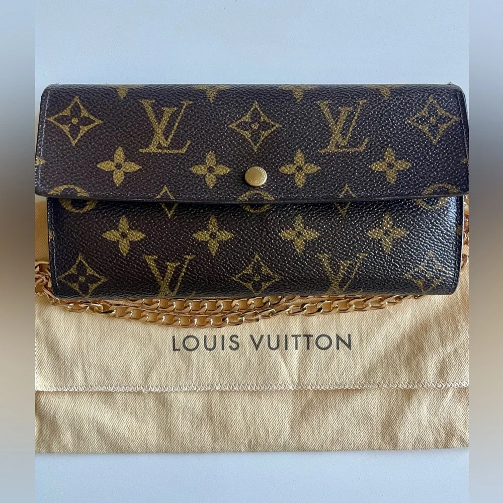 ๐ฏ Authentic Louis Vuitton Monogram Sarah Wallet on Chain - Picture 1 of 16
